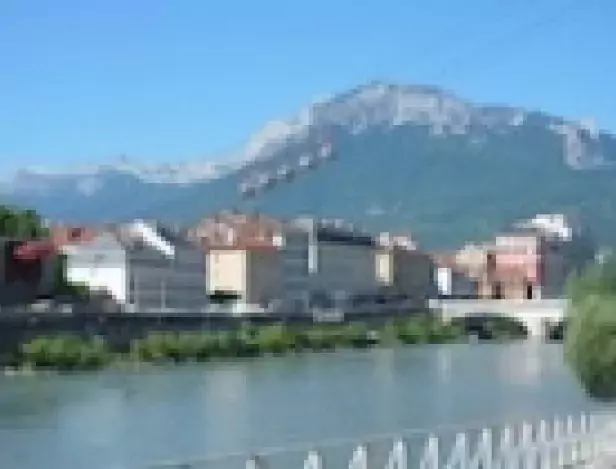 Telepherique-bas-Grenoble